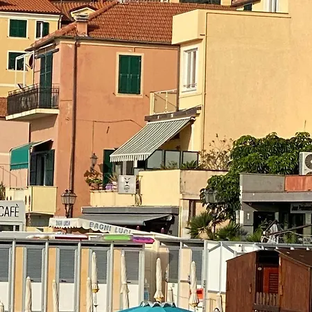 Fronte Mare Con Terrazzo *