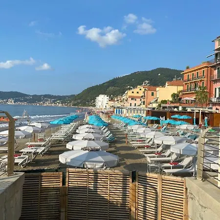 Appartement Fronte Mare Con Terrazzo *
