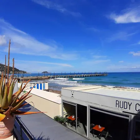 Apartment Fronte Mare Con Terrazzo *